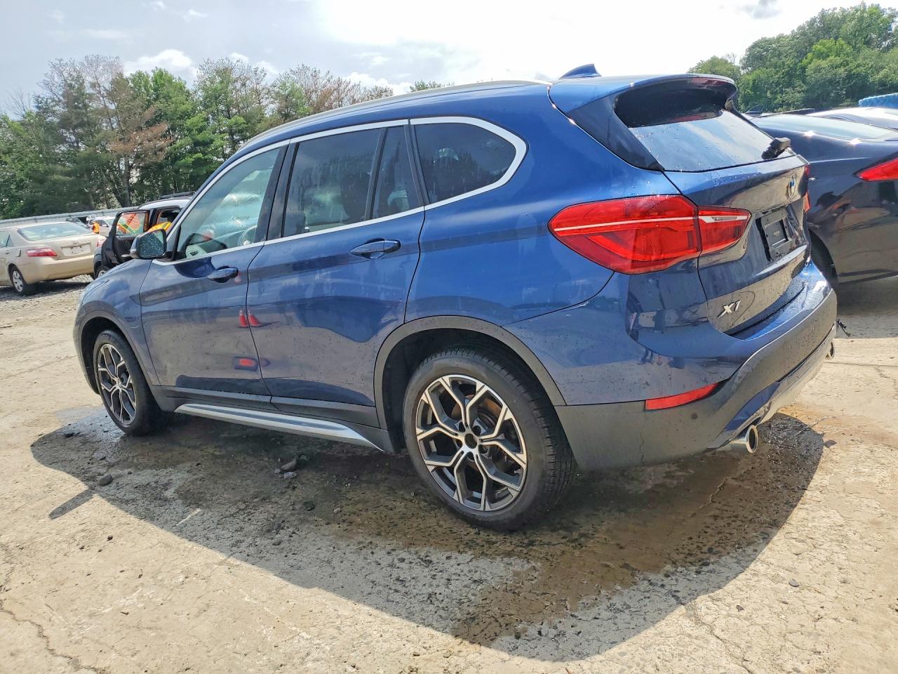 WBXJG9C0XM5T68911 · 2021 BMW X1 · 2/12