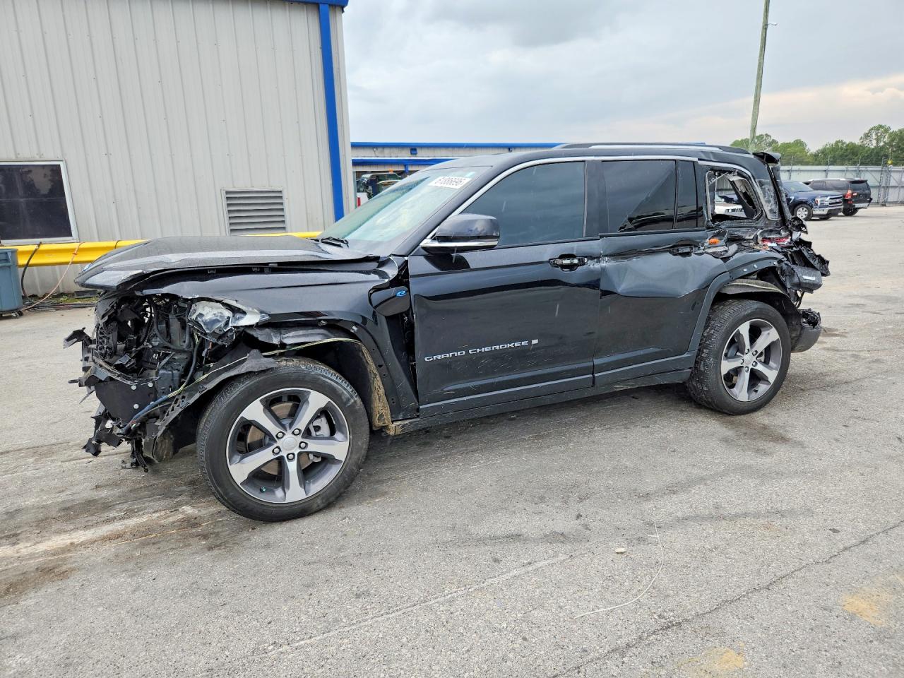 1C4RJYB6XRC711785 · 2024 JEEP GRAND CHEROKEE