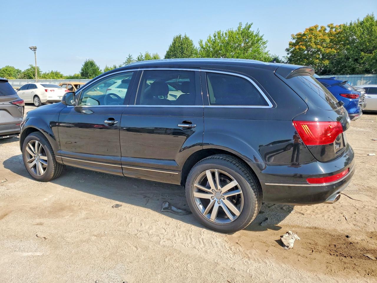 WA1LMAFE0FD021131 · 2015 AUDI Q7 · 2/13