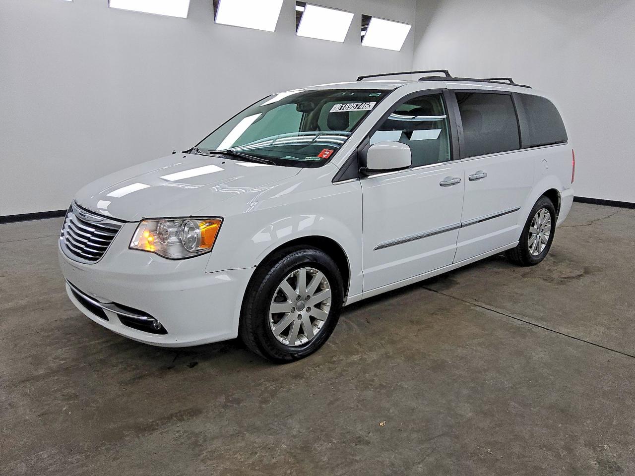 2C4RC1BG5GR128328 · 2016 CHRYSLER TOWN & COUNTRY