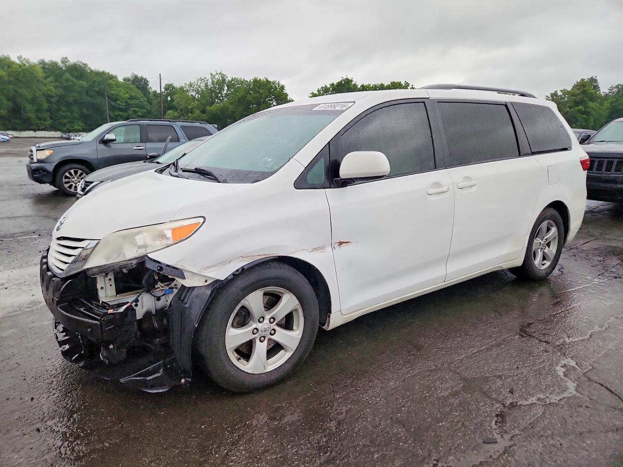 5TDKK3DC4FS571943 · 2015 TOYOTA SIENNA