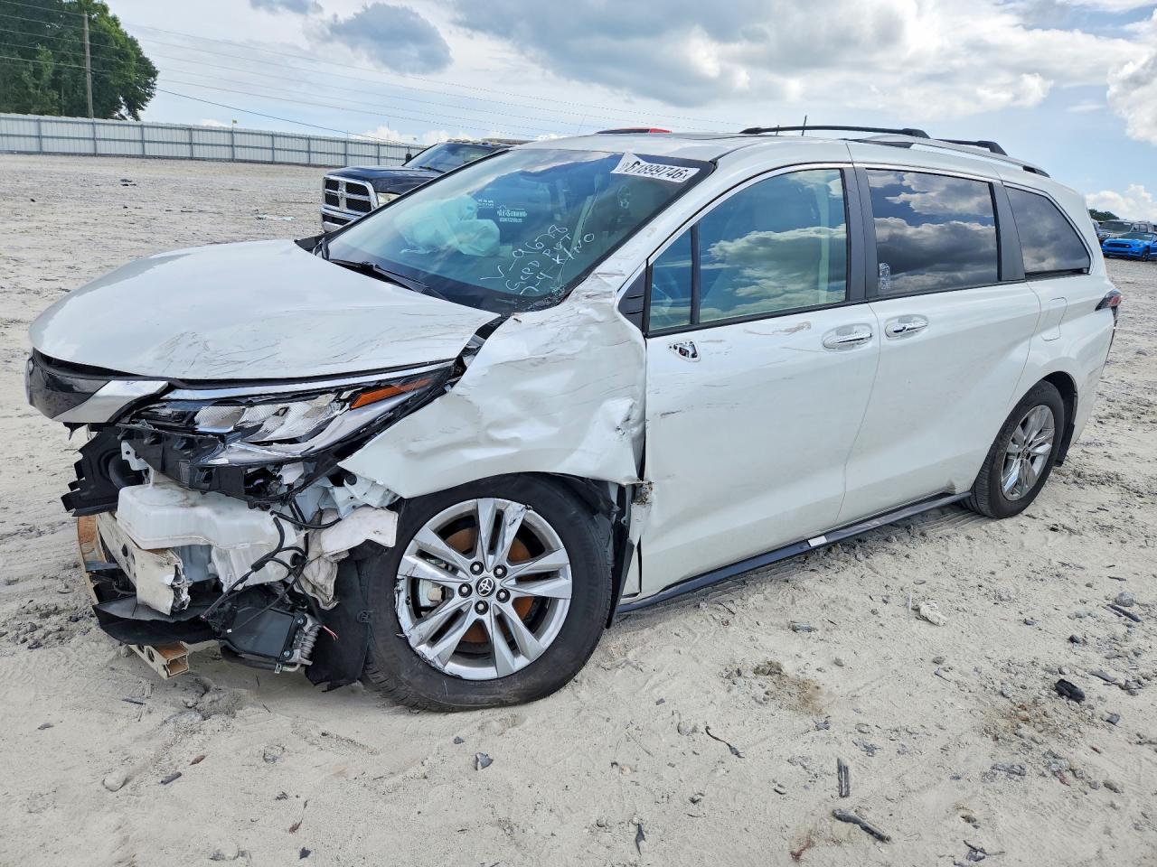 5TDZSKFC9NS059678 · 2022 TOYOTA SIENNA