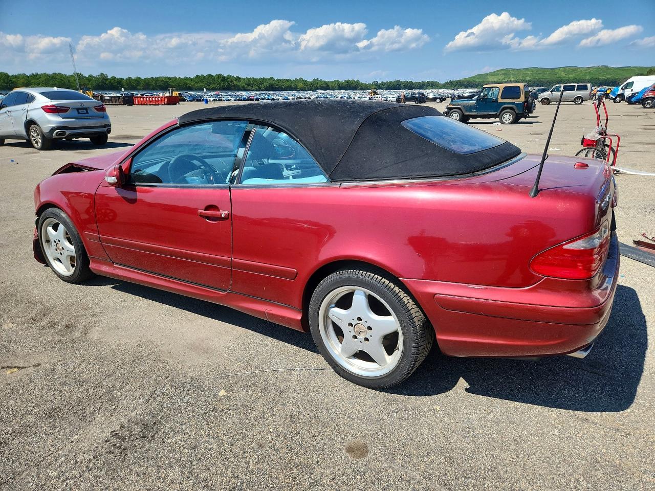 WDBLK70G51T085784 · 2001 MERCEDES-BENZ CLK · 2/13