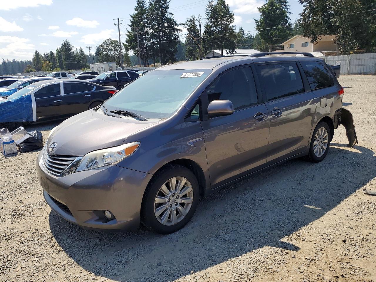 5TDDK3DC0DS050661 · 2013 TOYOTA SIENNA