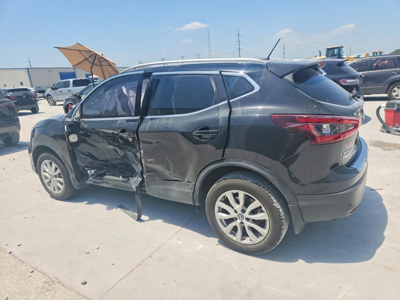JN1BJ1BV4NW582065 · 2022 NISSAN ROGUE SPORT · 2/14