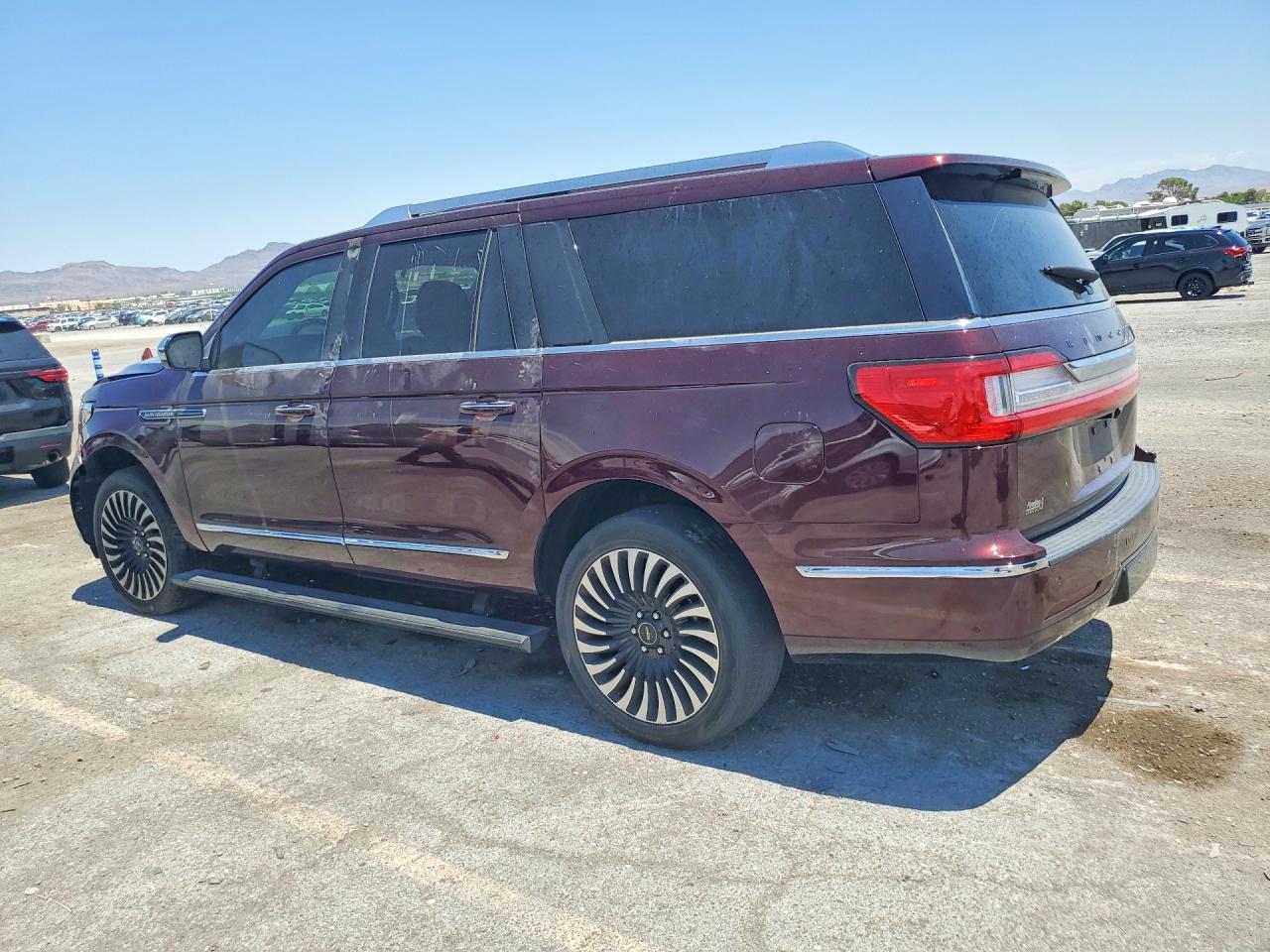 5LMJJ3TT2LEL15455 · 2020 LINCOLN NAVIGATOR · 2/13
