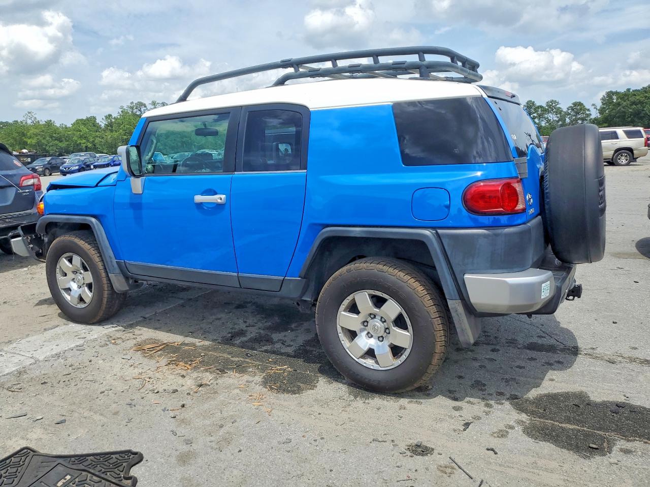 JTEBU11F270010458 · 2007 TOYOTA FJ CRUISER · 2/13