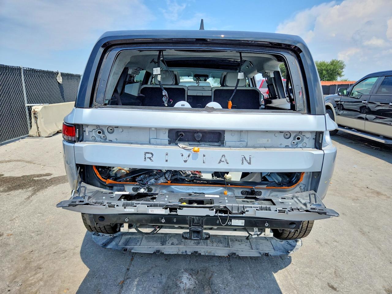 7PDSGCBA9RN041425 · 2024 RIVIAN R1S · 6/14