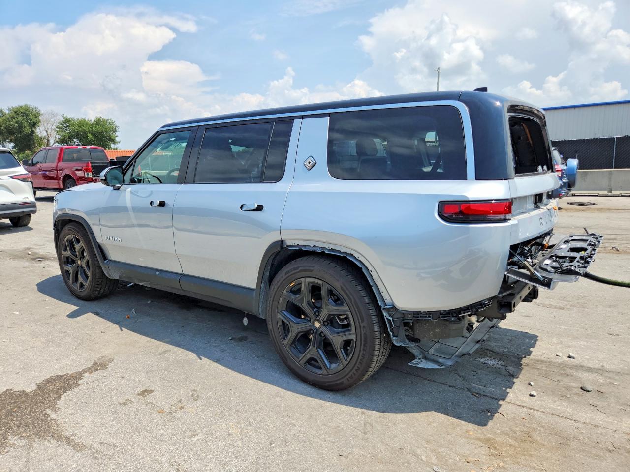 7PDSGCBA9RN041425 · 2024 RIVIAN R1S · 2/14