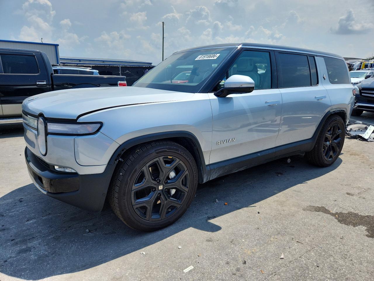 2024 RIVIAN R1S