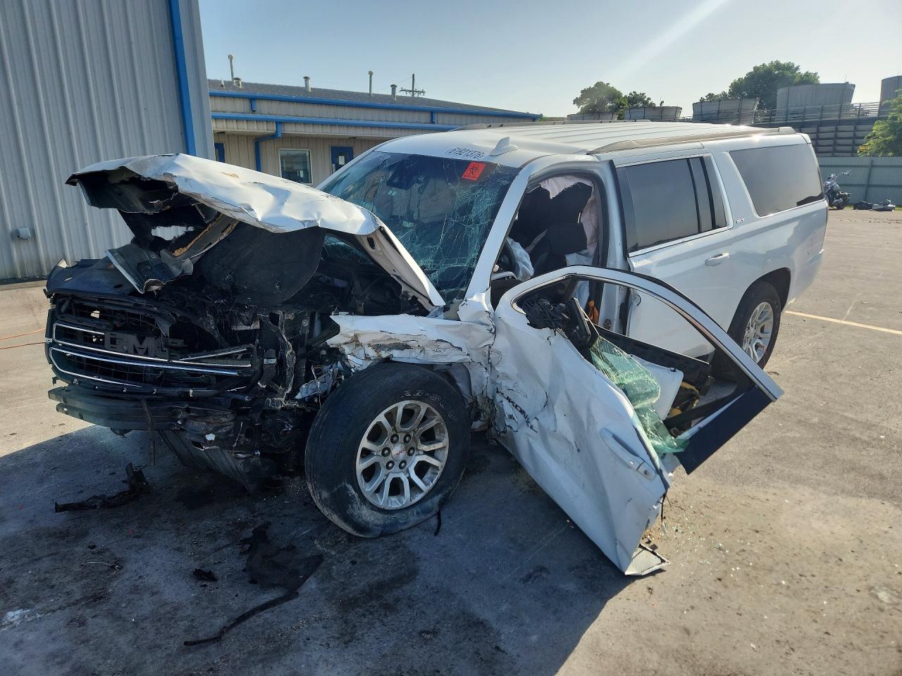 1GKS2GKC9HR192047 · 2017 GMC YUKON XL