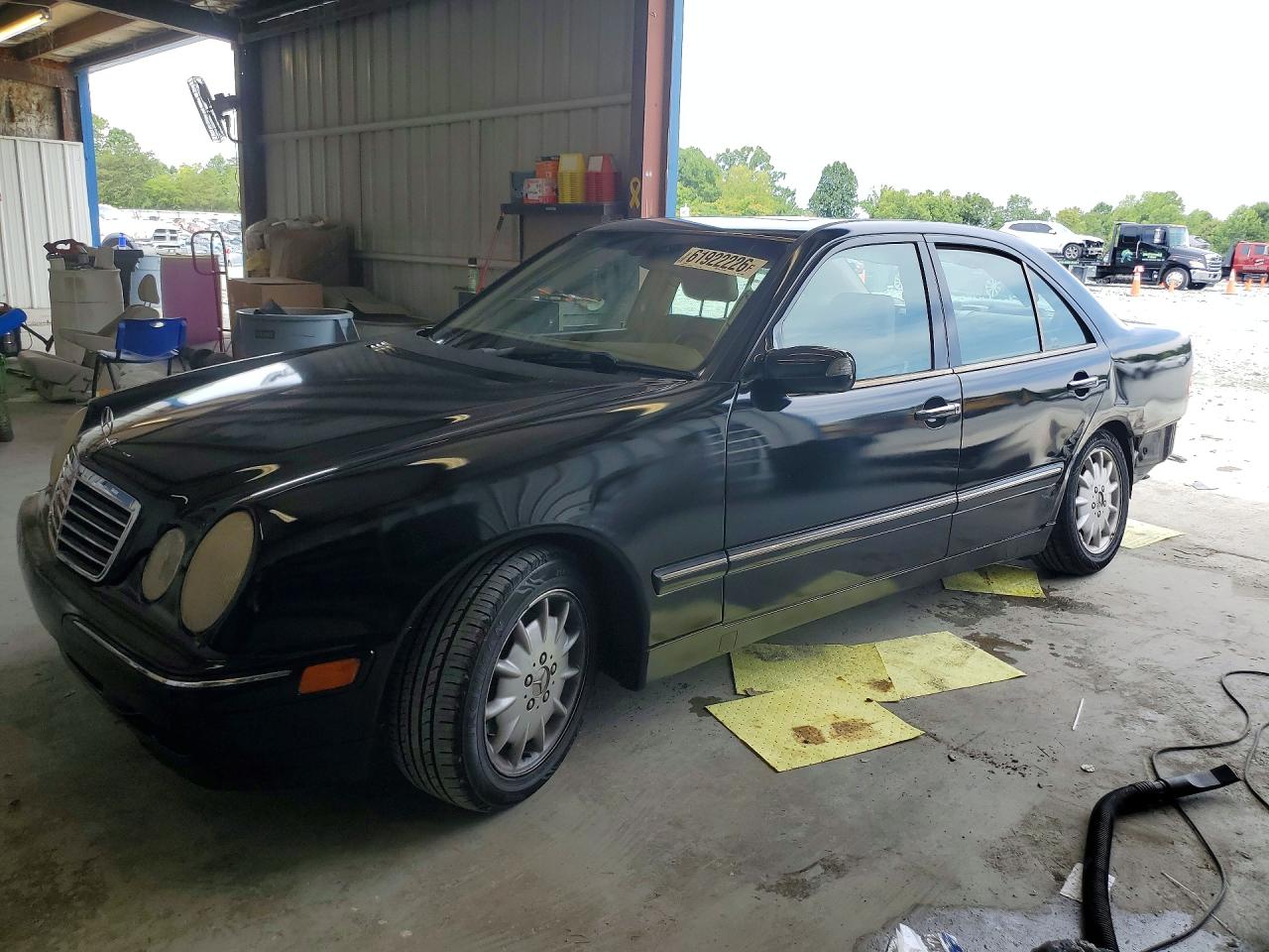 WDBJF65J7YB110226 · 2000 MERCEDES-BENZ E