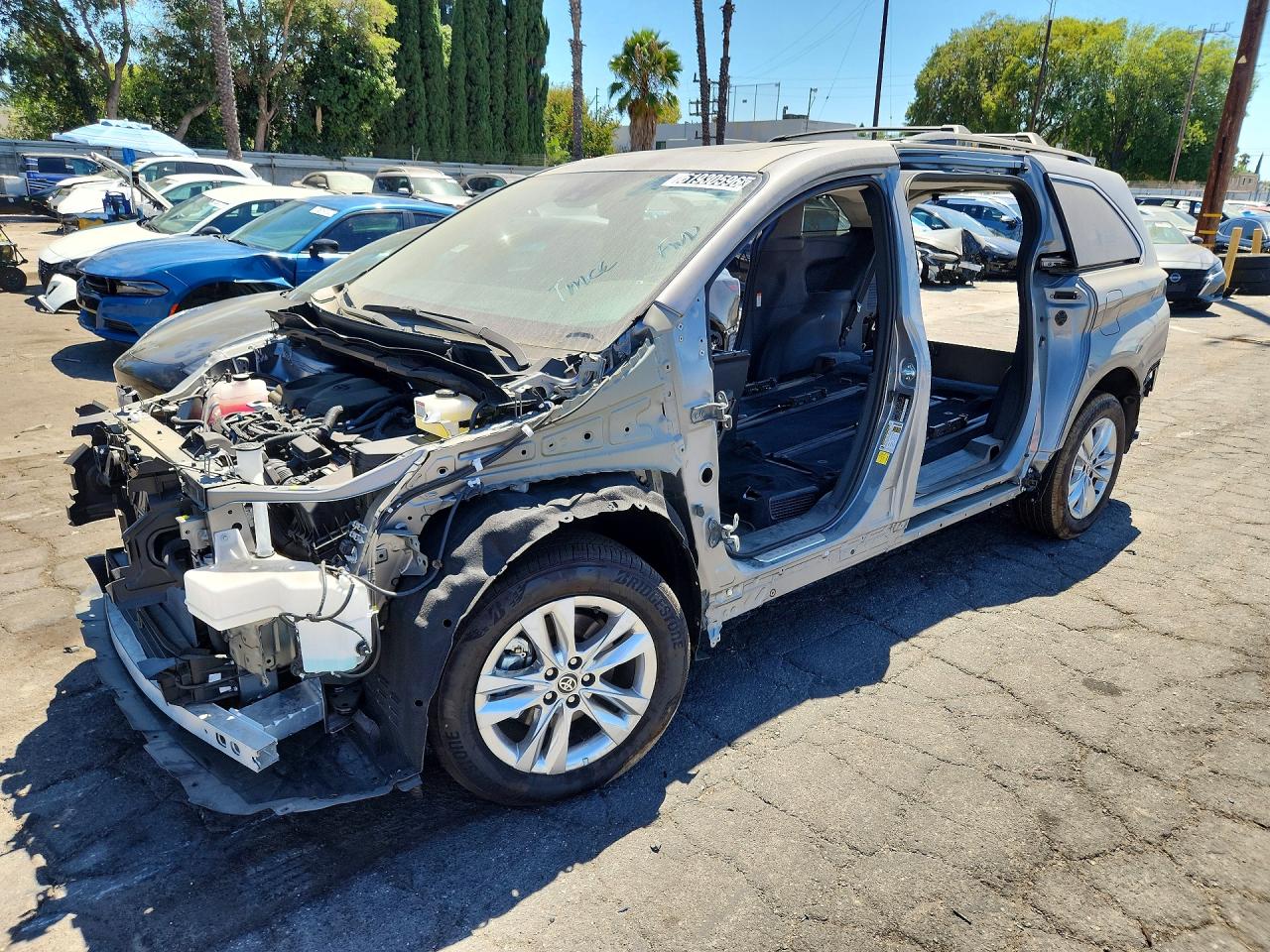 5TDYRKEC4TS297265 · 2026 TOYOTA SIENNA