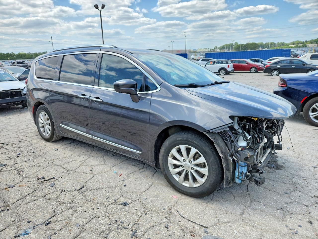 2C4RC1BG7JR113806 · 2018 CHRYSLER PACIFICA · 4/14
