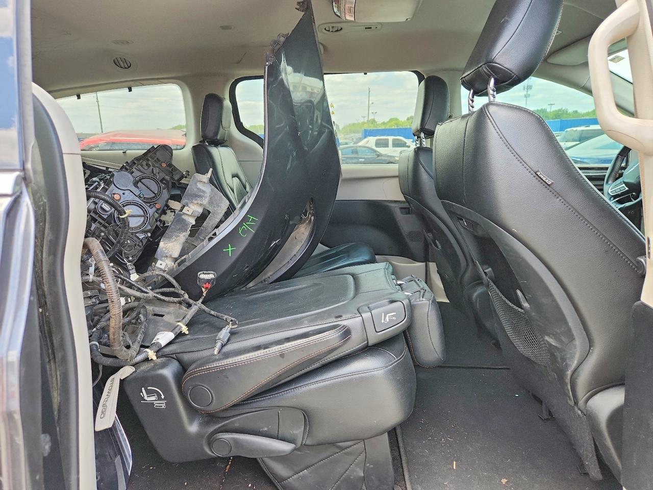 2C4RC1BG7JR113806 · 2018 CHRYSLER PACIFICA · 11/14