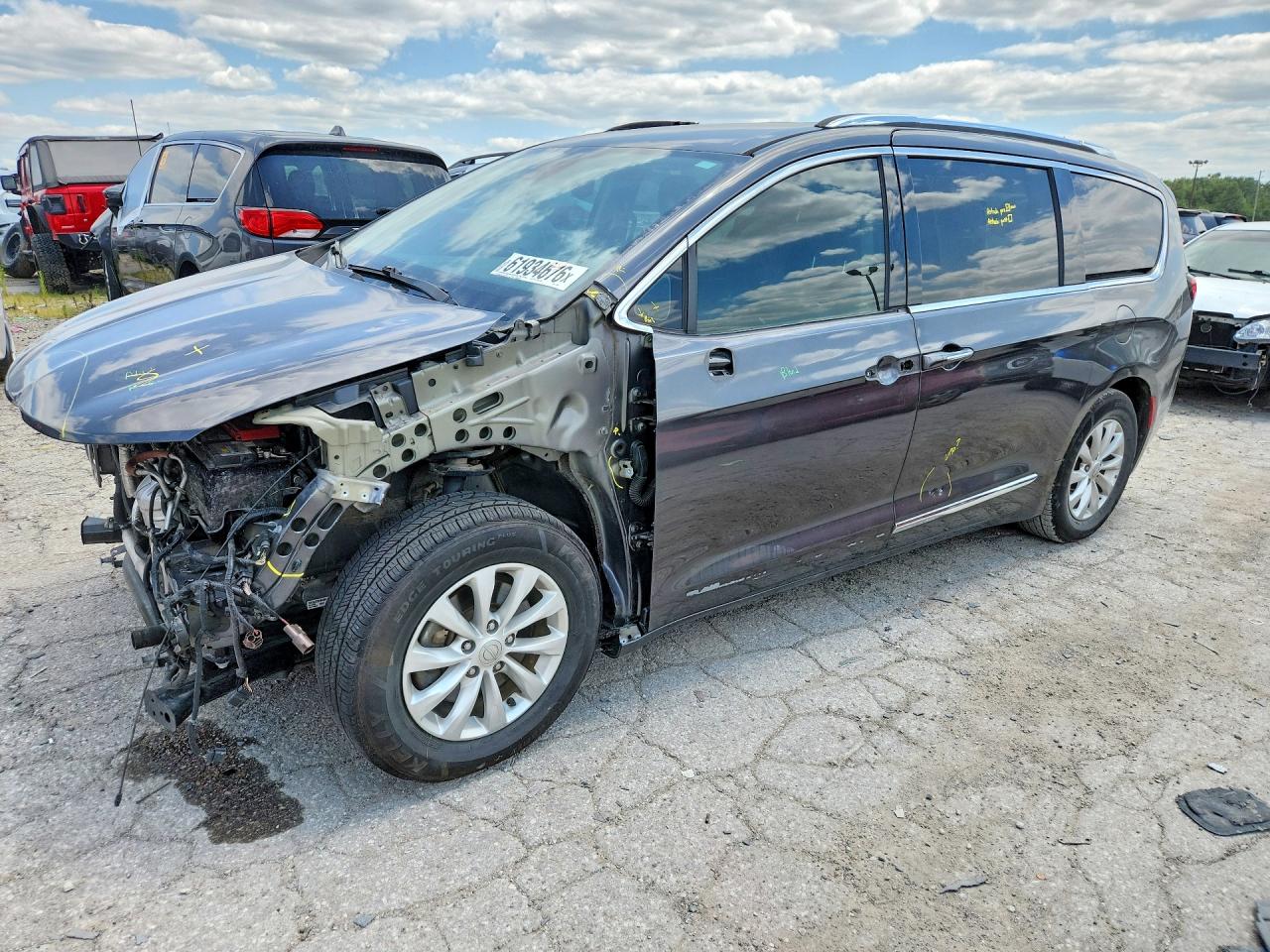 2C4RC1BG7JR113806 · 2018 CHRYSLER PACIFICA