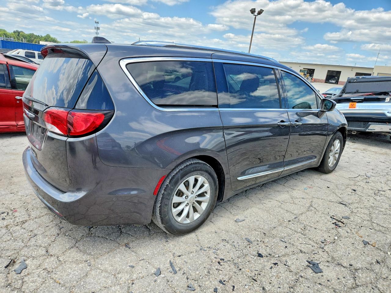 2C4RC1BG7JR113806 · 2018 CHRYSLER PACIFICA · 3/14