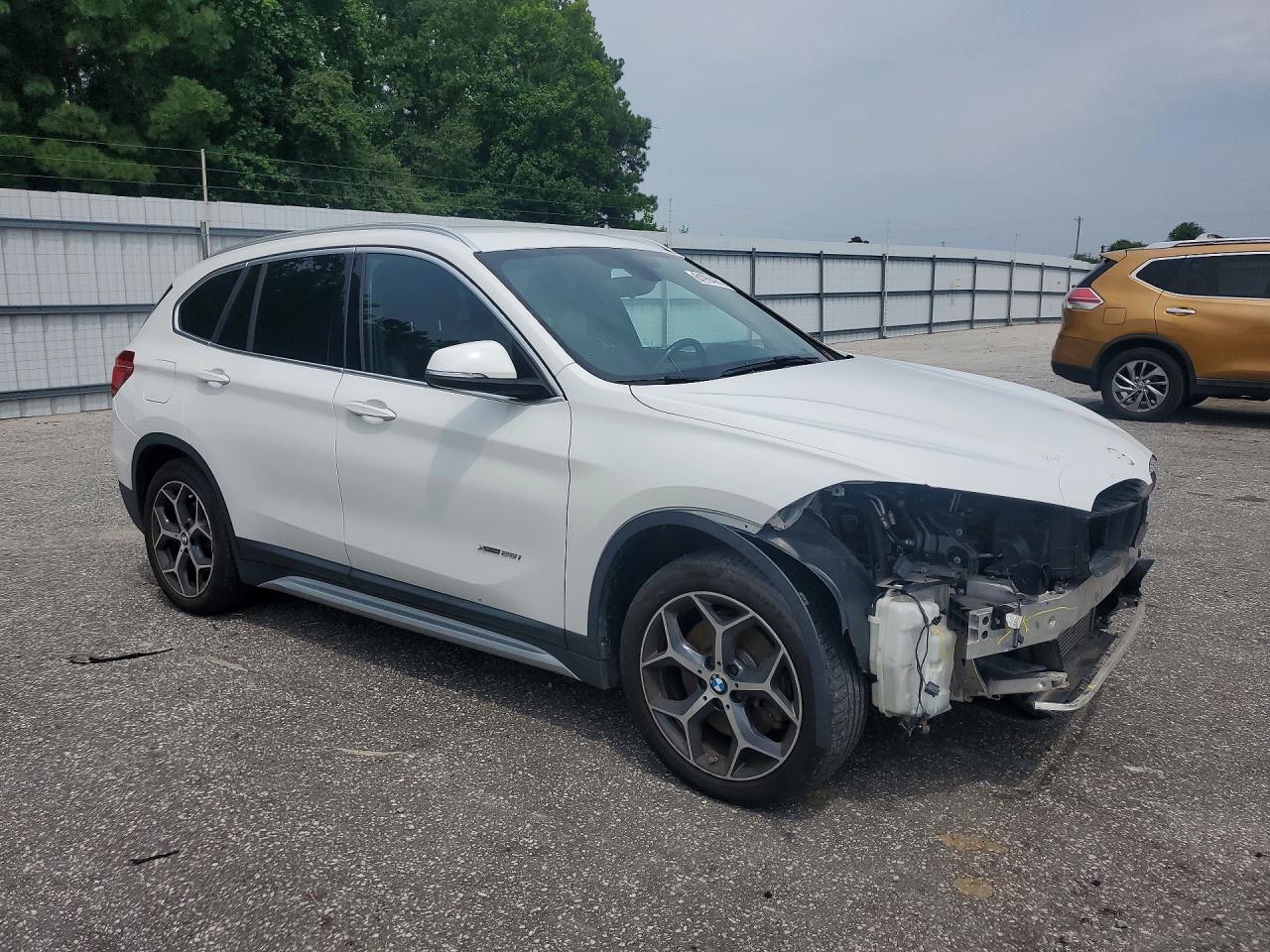 WBXHT3C35GP884586 · 2016 BMW X1 · 4/13