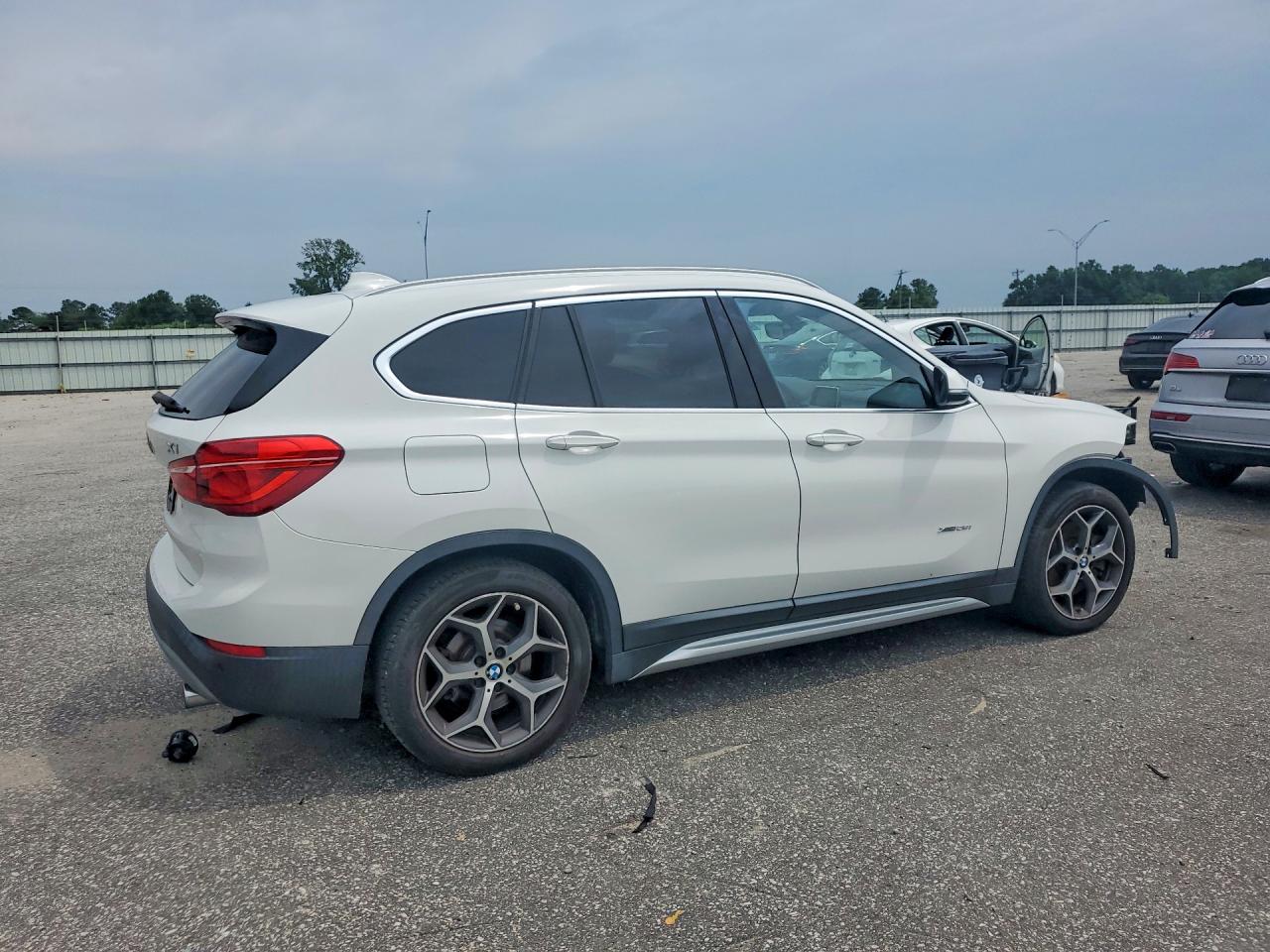 WBXHT3C35GP884586 · 2016 BMW X1 · 3/13