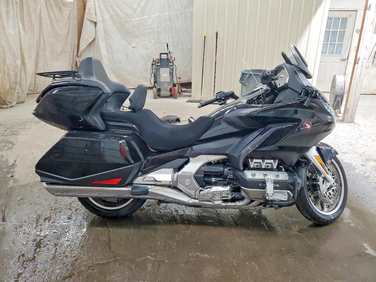 JH2SC7956KK100657 · 2019 HONDA GL1800