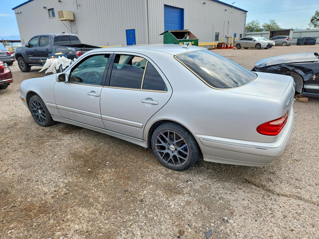 WDBJF83J6YX034323 · 2000 MERCEDES-BENZ E · 2/12