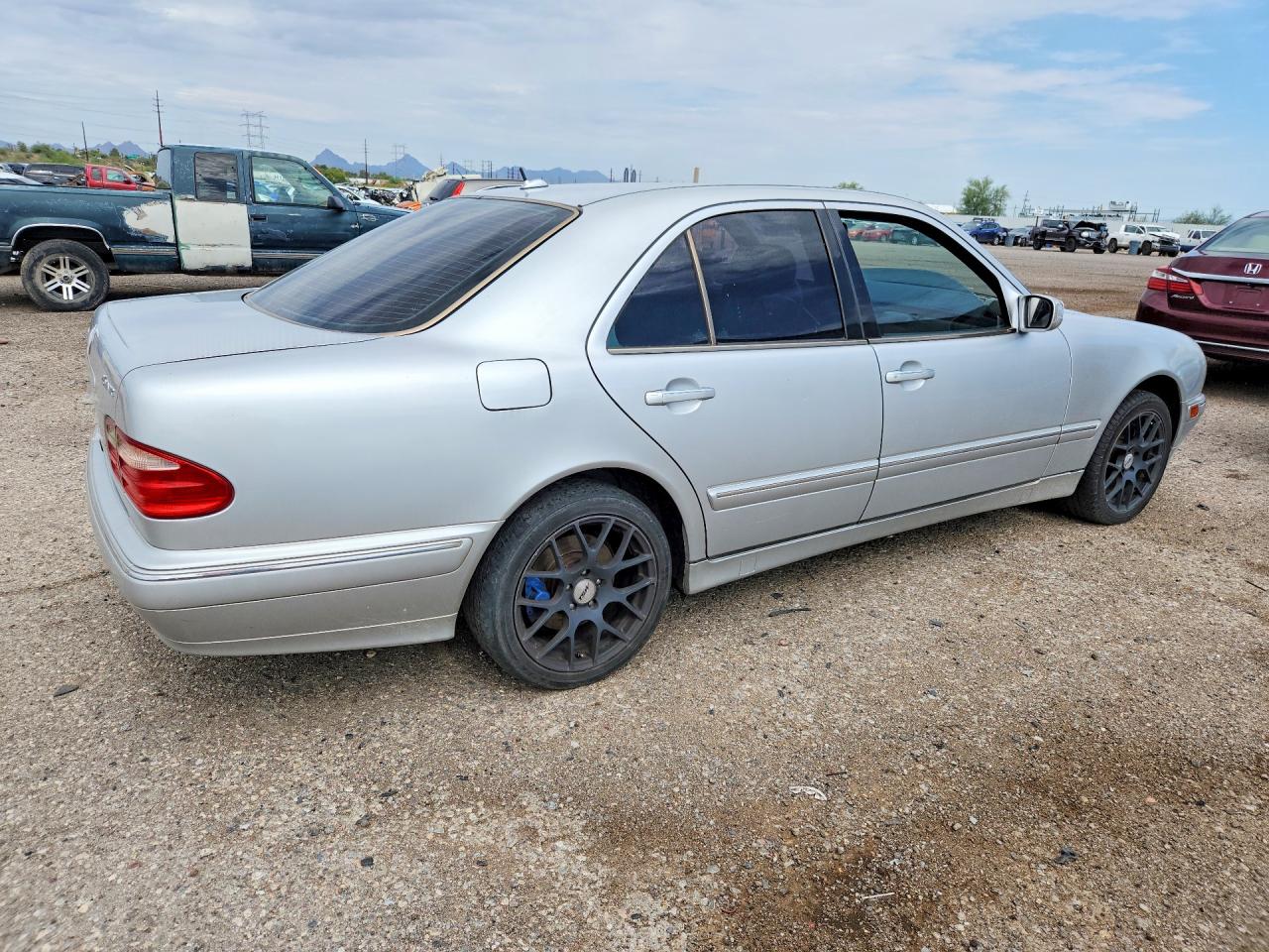 WDBJF83J6YX034323 · 2000 MERCEDES-BENZ E · 3/12
