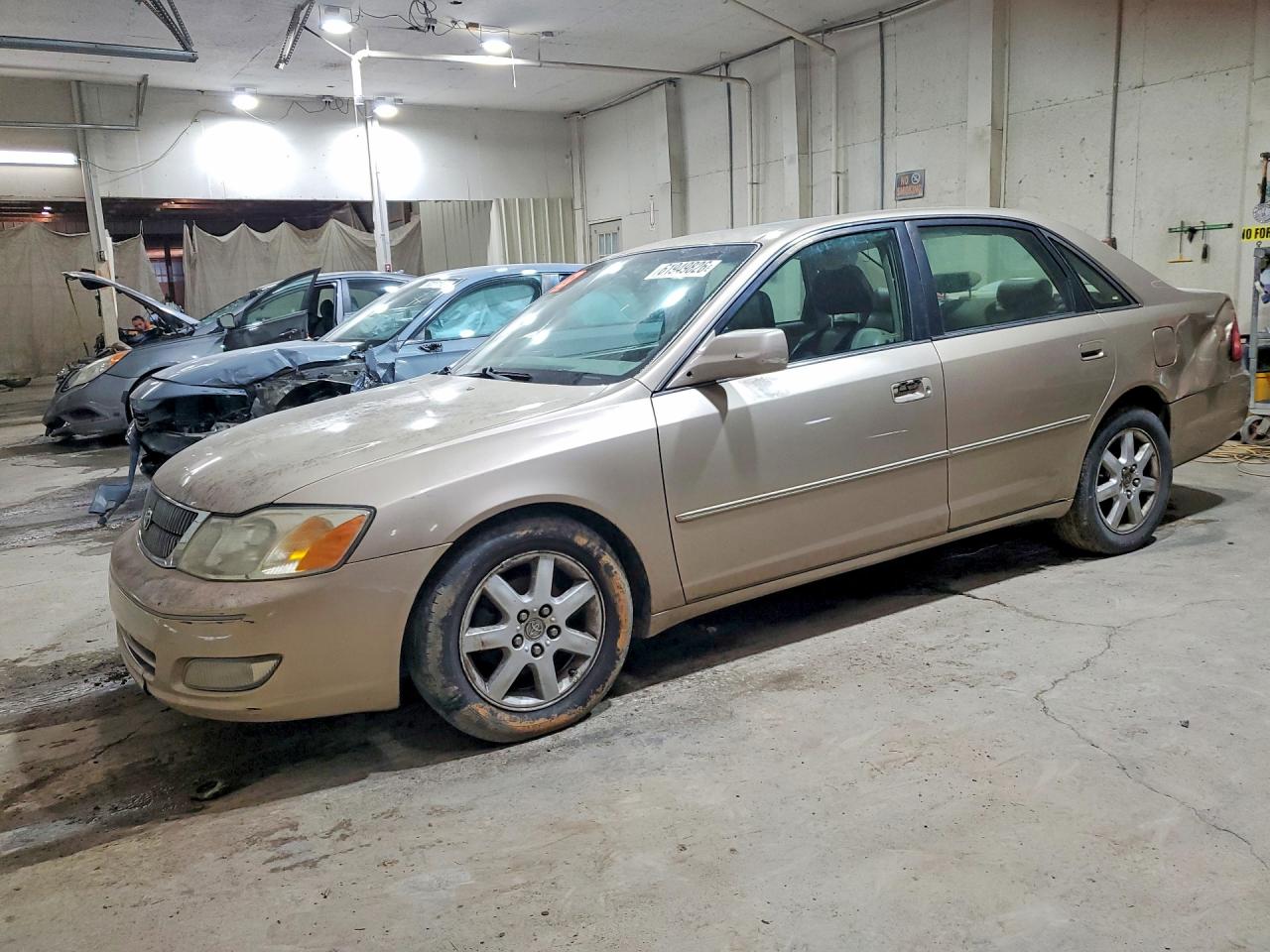 4T1BF28B52U200162 · 2002 TOYOTA AVALON