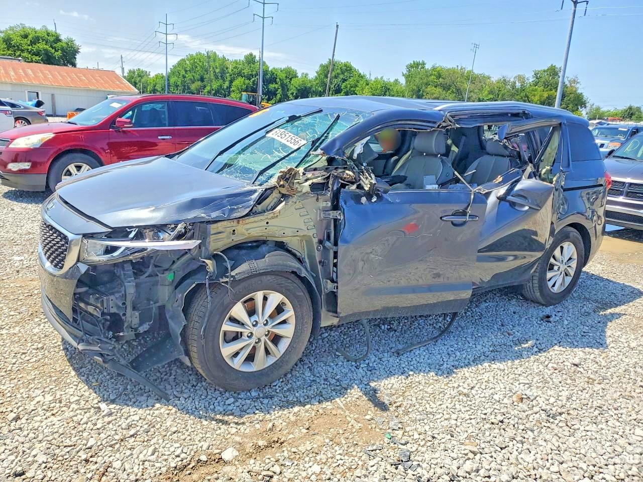 KNDMB5C18H6316025 · 2017 KIA SEDONA