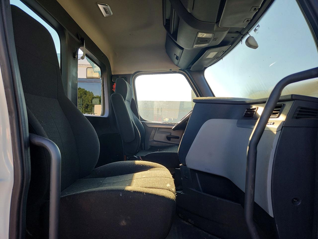 3AKJHLDV3LSLF0836 · 2020 FREIGHTLINER CASCADIA 126 · 5/10