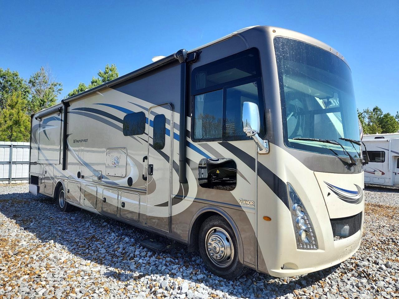 1F66F5DY0J0A12711 · 2018 FORD F53