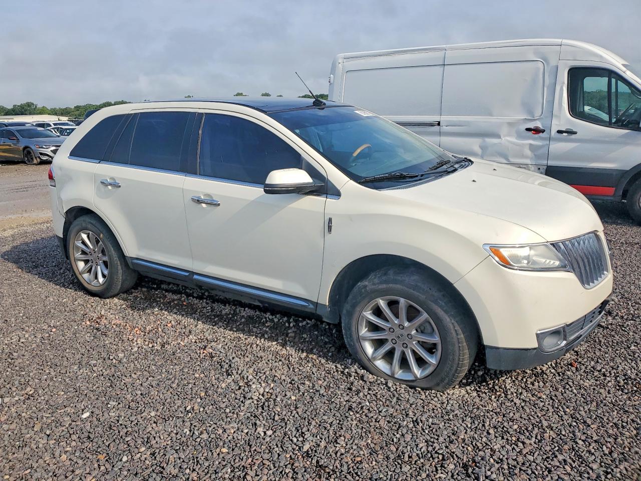 2LMDJ8JK7DBL23298 · 2013 LINCOLN MKX · 4/13