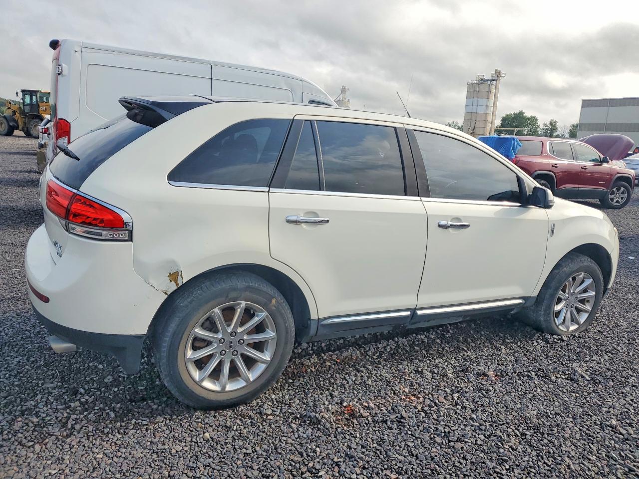 2LMDJ8JK7DBL23298 · 2013 LINCOLN MKX · 3/13