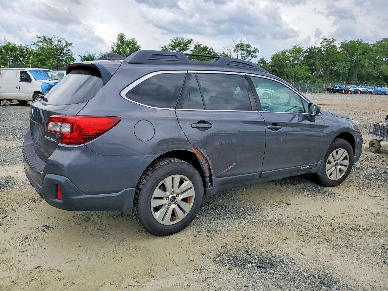4S4BSACC7J3353748 · 2018 SUBARU OUTBACK · 3/13