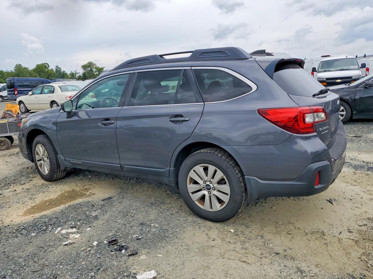 4S4BSACC7J3353748 · 2018 SUBARU OUTBACK · 2/13