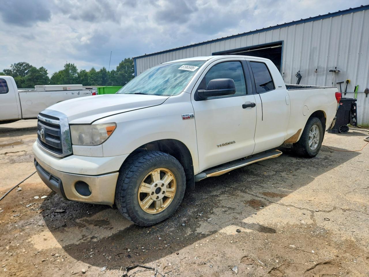 5TFUW5F18BX164197 · 2011 TOYOTA TUNDRA