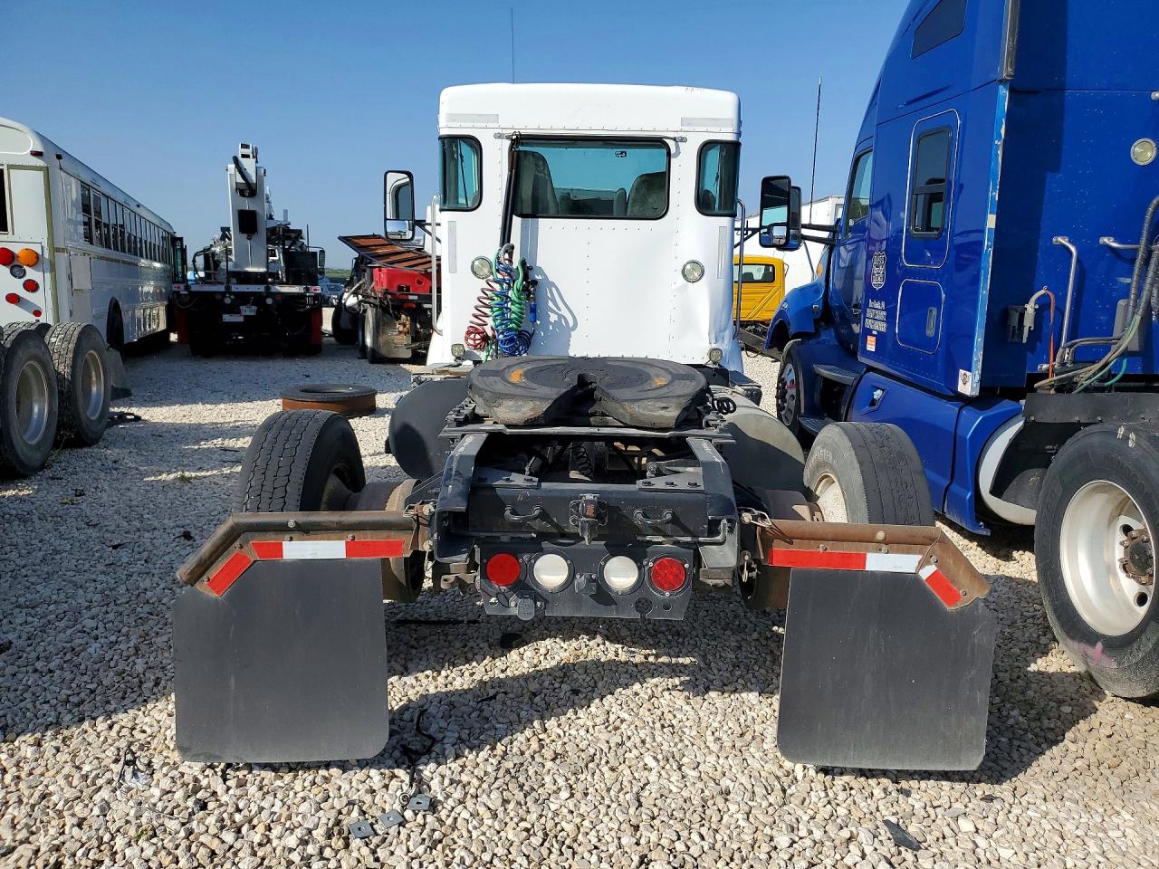 2XKHAJ7X3FM462674 · 2015 KENWORTH T370 · 6/12