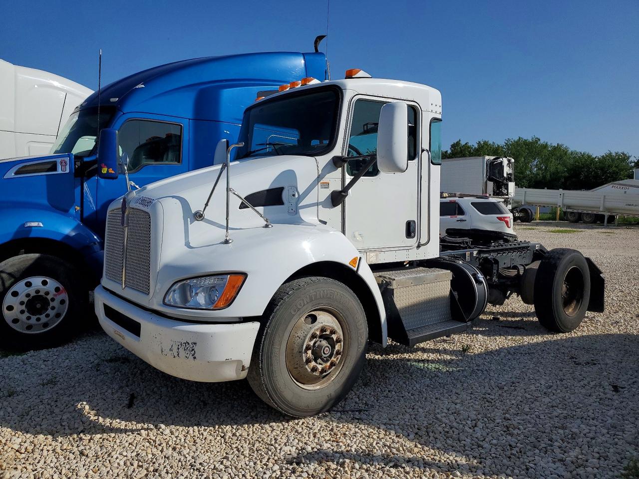 2XKHAJ7X3FM462674 · 2015 KENWORTH T370