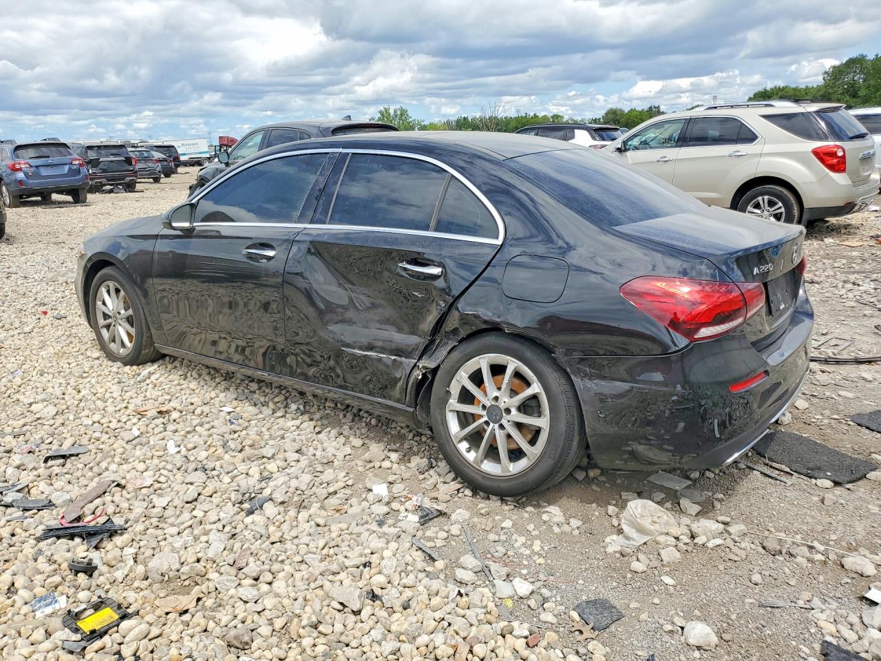 WDD3G4FB0KW002202 · 2019 MERCEDES-BENZ A · 2/12