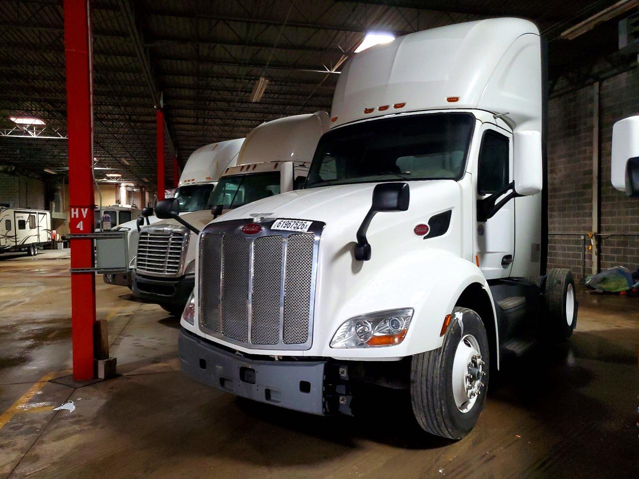 1XPBA48X7HD428519 · 2017 PETERBILT 579