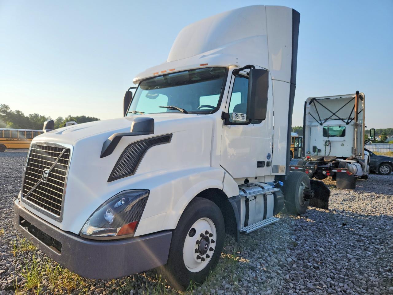 4V4N39TGXHN977448 · 2017 VOLVO VN