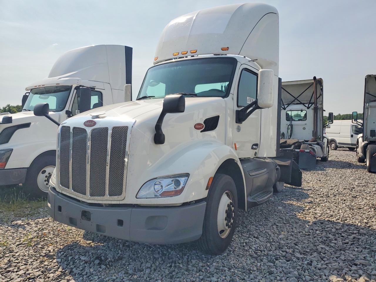 1XPBA48X2JD478380 · 2018 PETERBILT 579