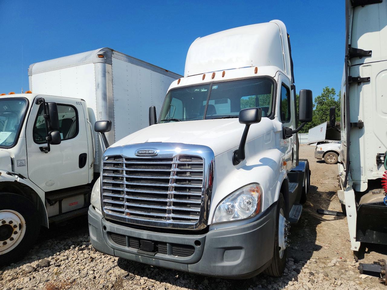 1FUJGEDV2FLGJ9768 · 2015 FREIGHTLINER CASCADIA