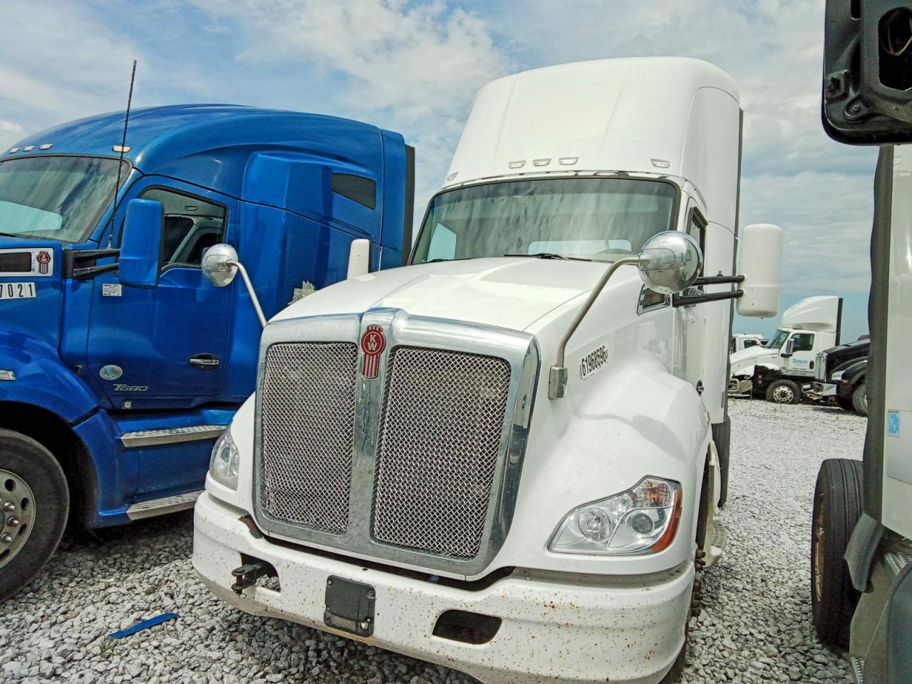 1XKYA48X1FJ403484 · 2015 KENWORTH T680