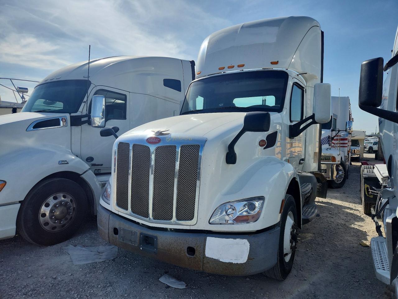 1XPBA48X7HD428987 · 2017 PETERBILT 579