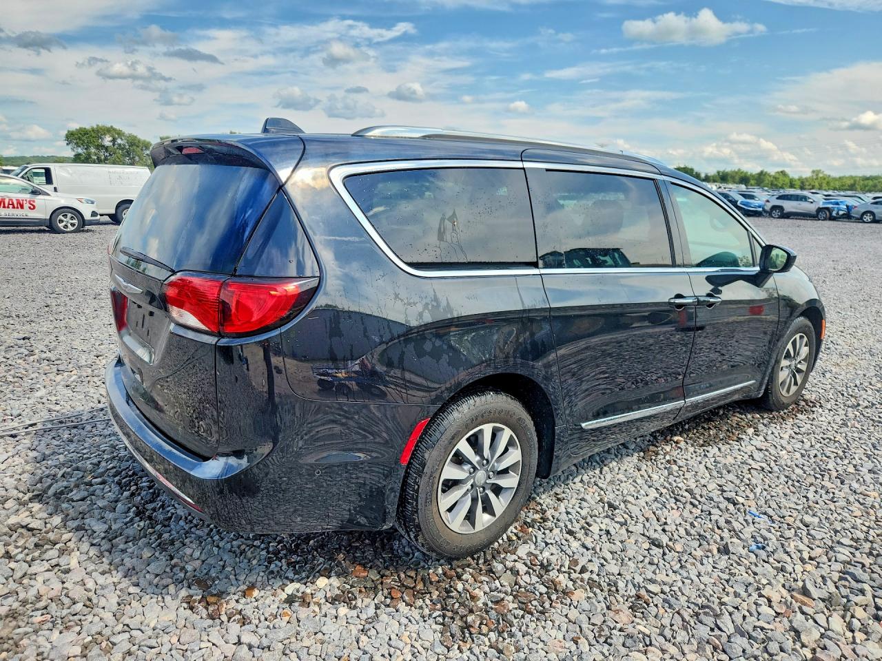 2C4RC1EG5LR113172 · 2020 CHRYSLER PACIFICA · 3/13