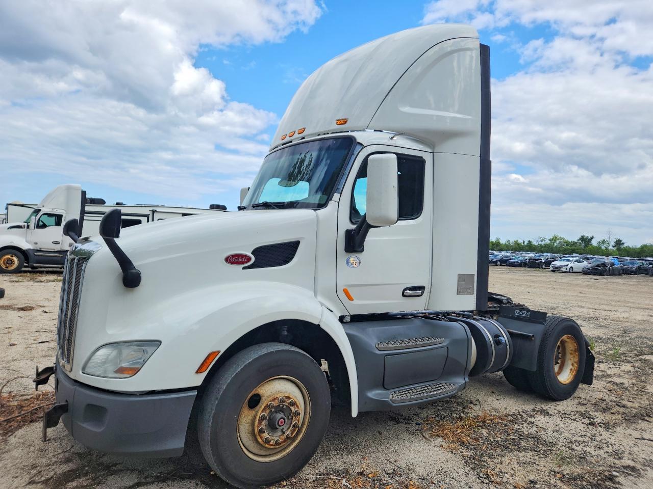 1XPBA48X3JD477979 · 2018 PETERBILT 579