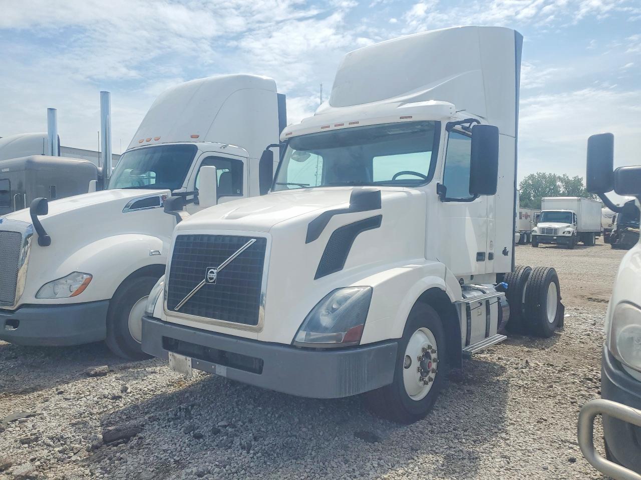 2017 VOLVO VNL