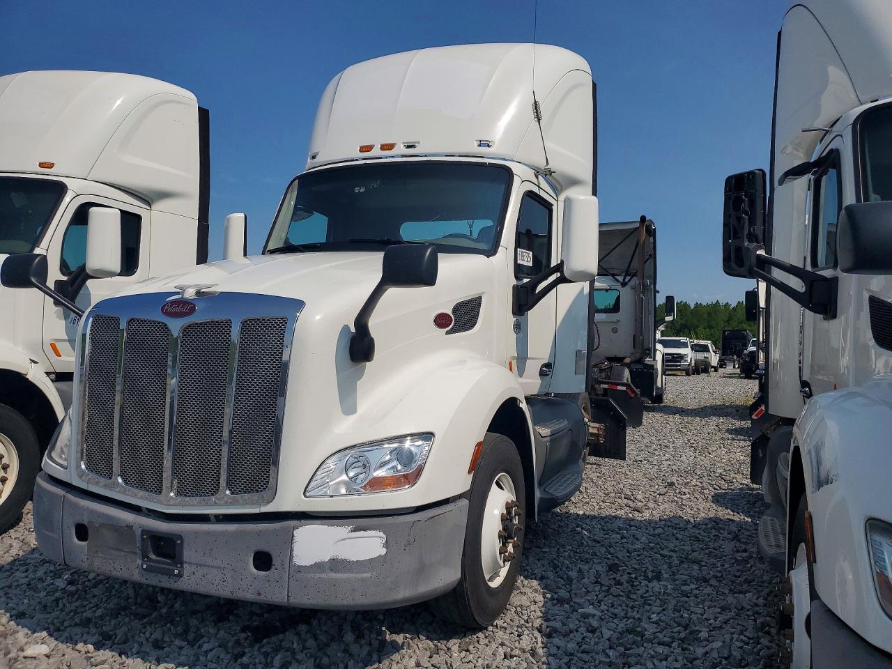 1XPBA48X5HD428972 · 2017 PETERBILT 579