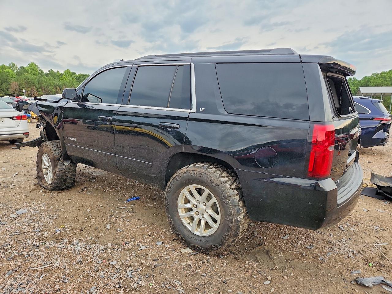 1GNSCBKC6HR406348 · 2017 CHEVROLET TAHOE · 2/13