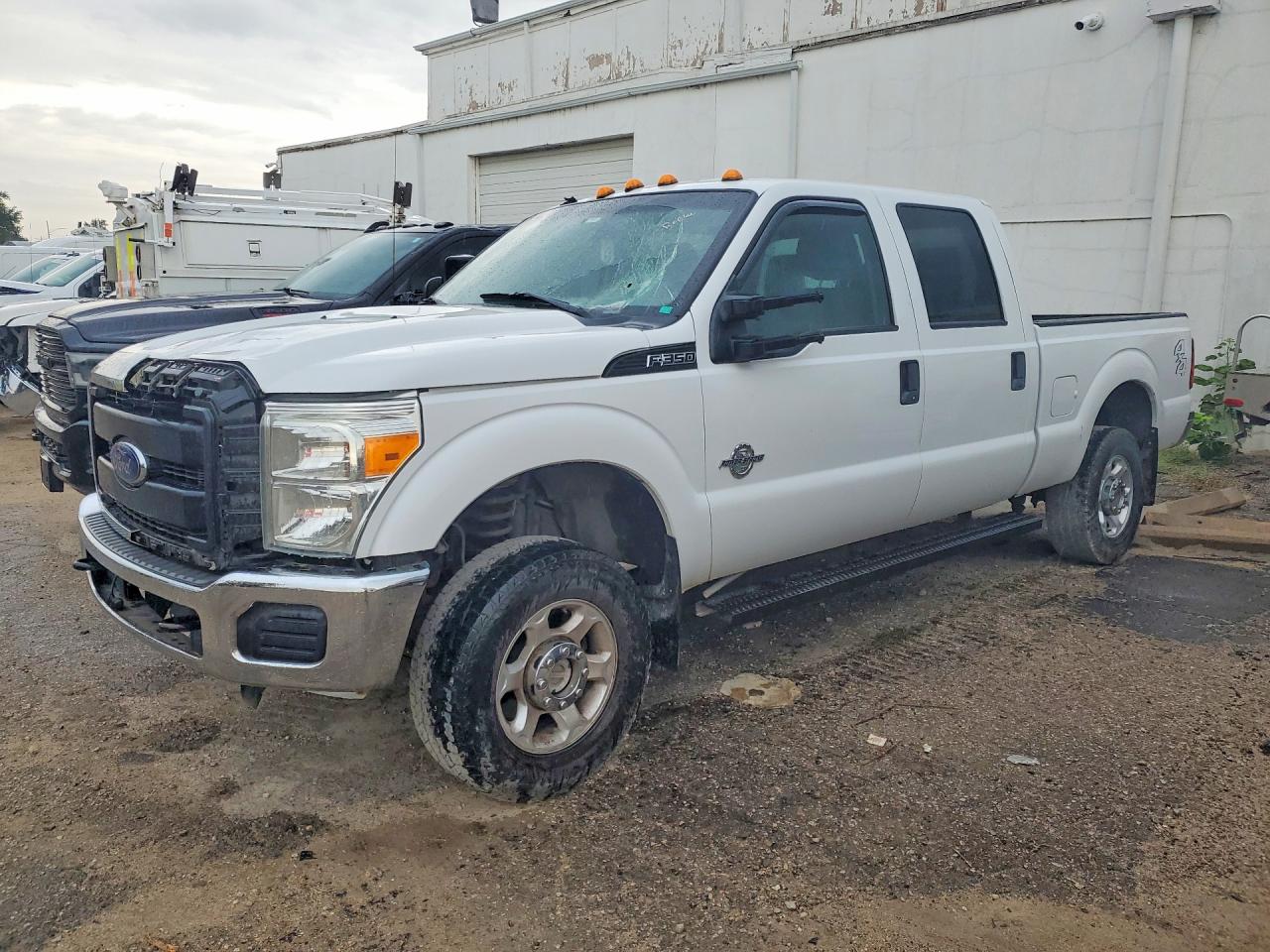 1FT8W3BT0GED24475 · 2016 FORD F350